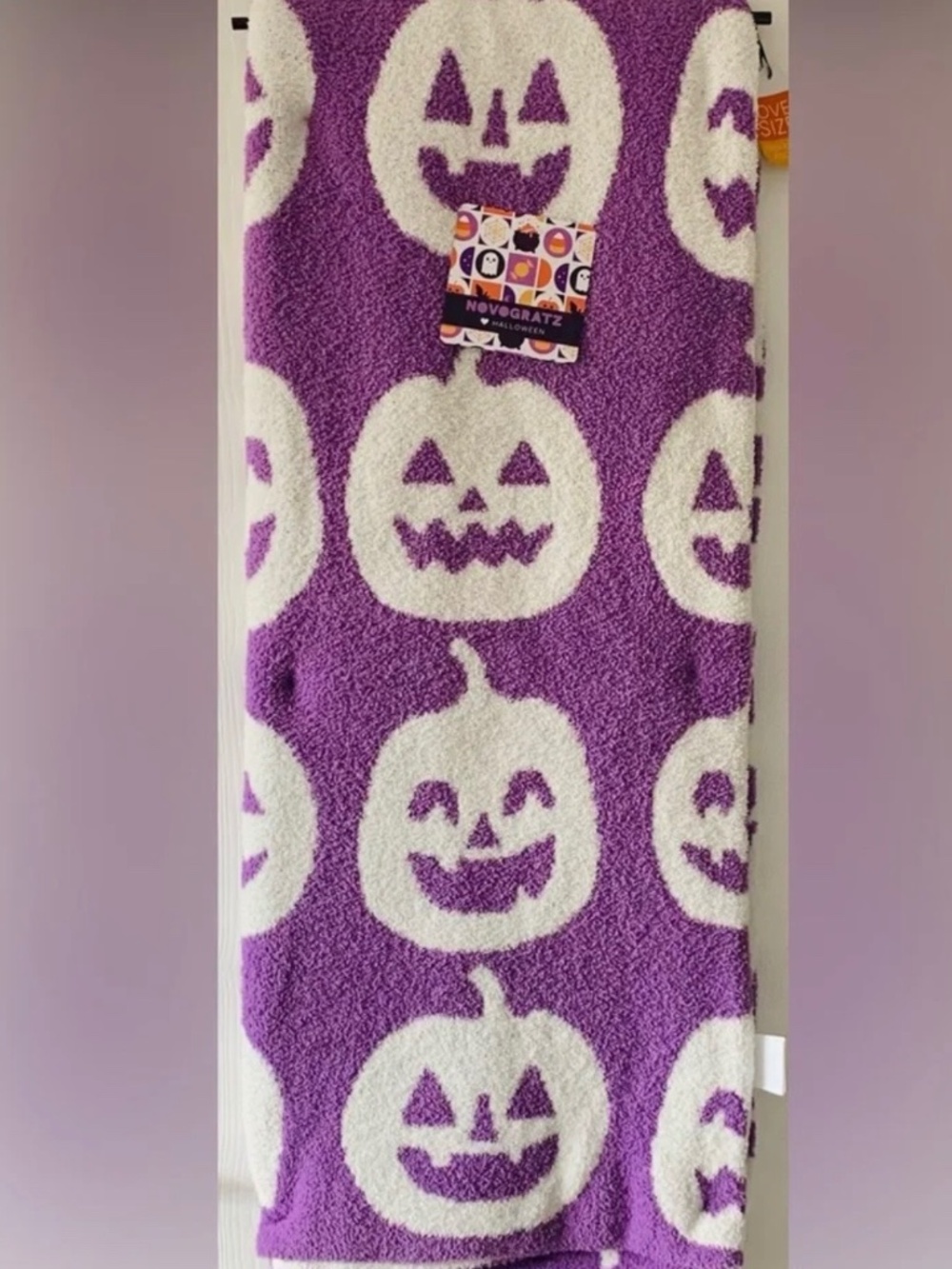 VIRAL BNWT NOVOGRATZ Halloween purple pumpkin blanket